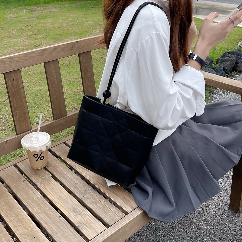 Túi xách đeo chéo vai IELGY đơn giản thời trang dành cho nữ