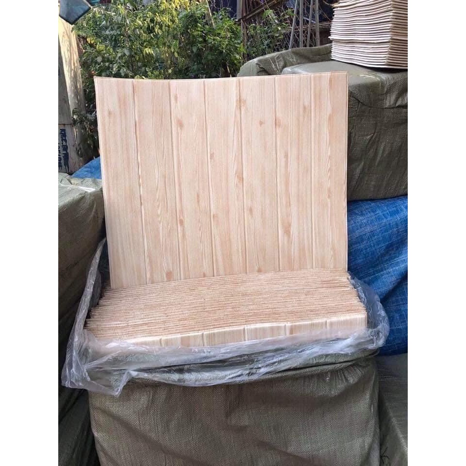 Xốp dán tường giả gỗ 3D kt 70 x70cm 5mm vàng nhạt sang trọng | BigBuy360 - bigbuy360.vn