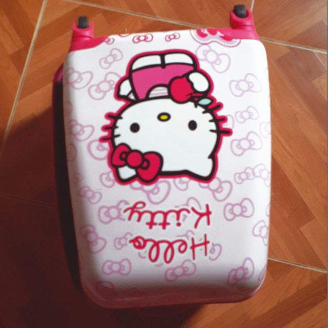 Vali hello kitty