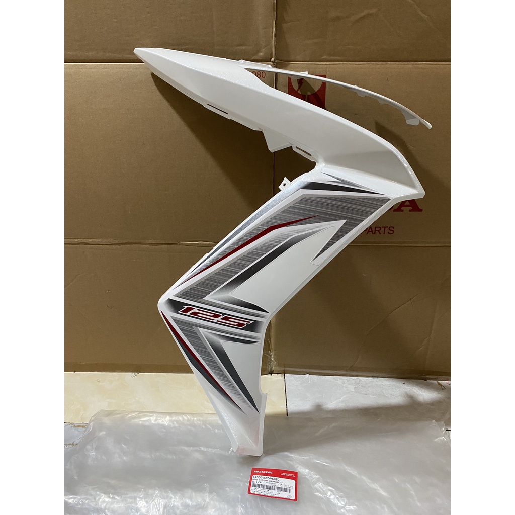 Ốp yếm trước bên phải - bửng yếm HONDA AIR BLADE 125 năm 2014 màu Trắng xám. *NHA62X* 64500K27V60ZC