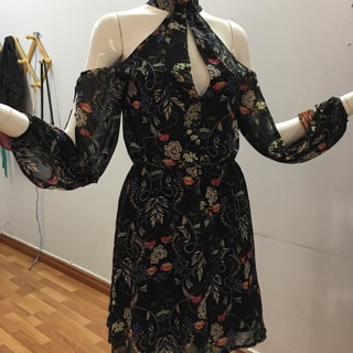 Đầm voan cổ yếm