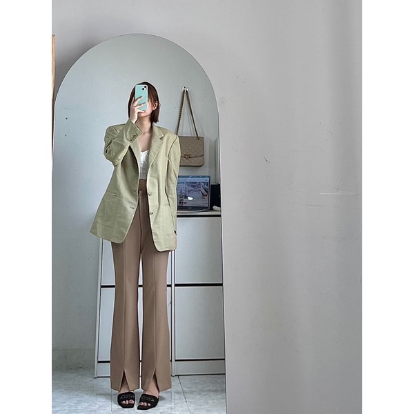 Blazer vàng rêu kẻ sọc có độn vai đứng form thời trang xinh xắn