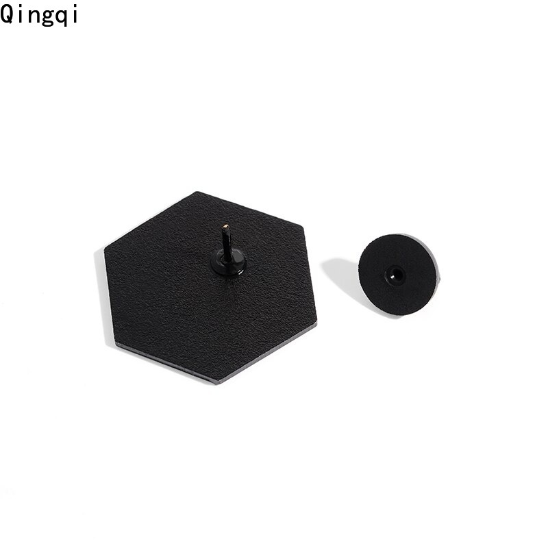 Ghim cài áo Miss Zoe tráng men hoa văn độc đáo