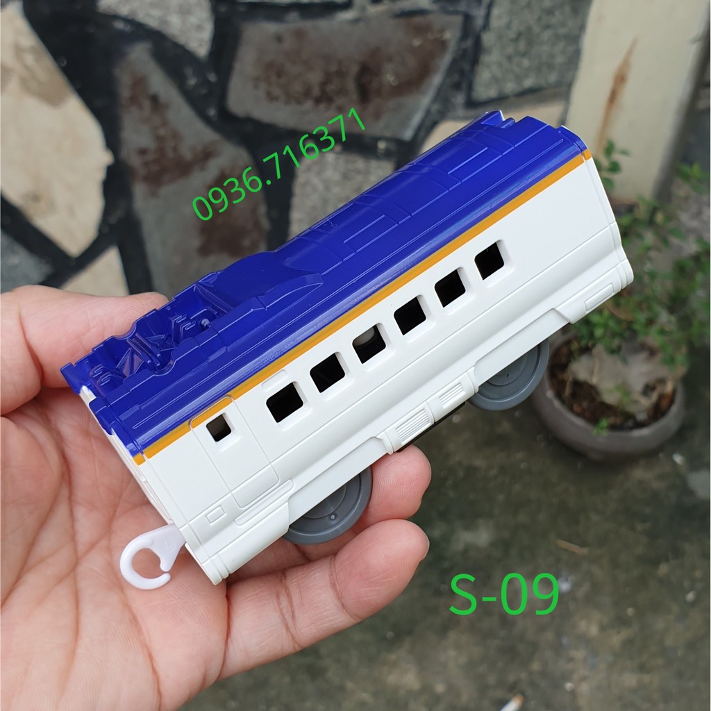 Mô hình tàu hỏa chạy pin Takara tomy S-09 có móc nối (tàu to, có 3 toa)