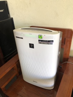 Máy lọc không khí sharp