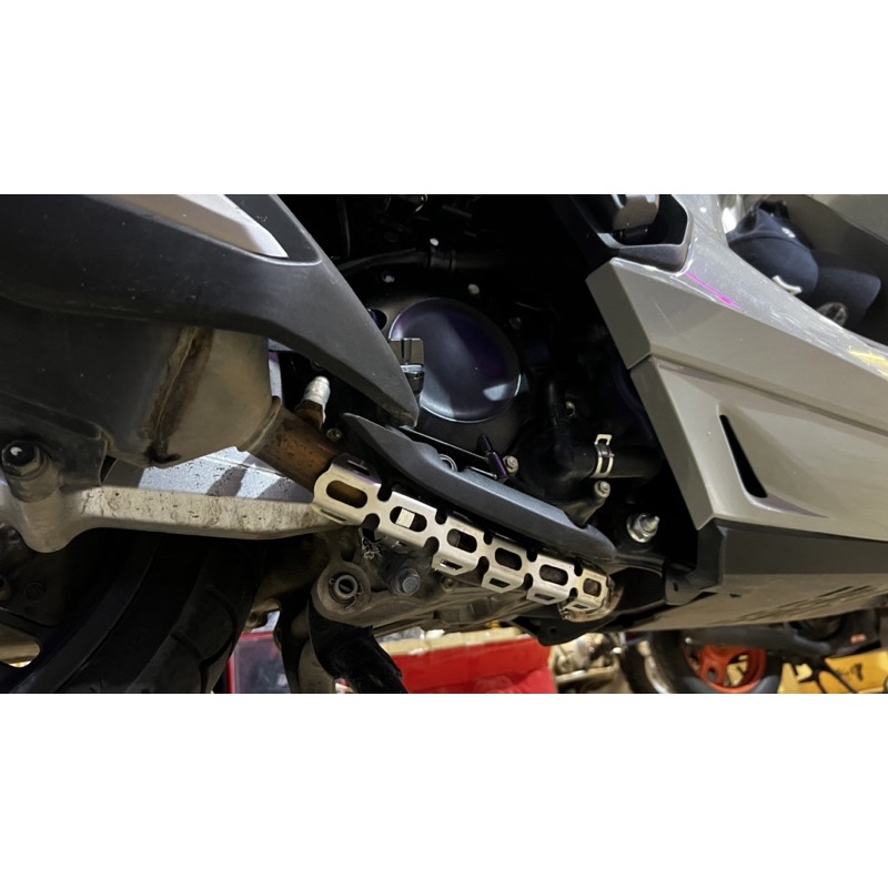 Ốp cổ bô Inox dành cho Vespa Sprint, Vespa GTS, SH, Vario125, Vario160