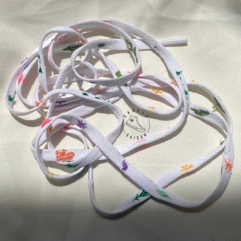 Dây giày classic và dây thêu sẵn