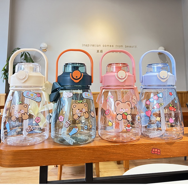 Bình nước 1,3L Bình đựng nước cute chịu nhiệt tốt và ống hút, quai đeo chéo tiện lợi