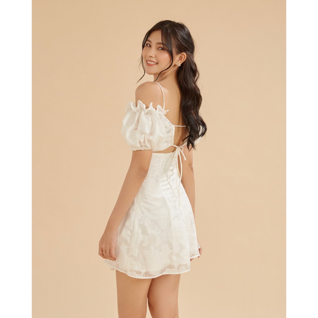 Đầm ôm tay bồng hở lưng màu trắng SheByShj - Selena Dress | BigBuy360 - bigbuy360.vn