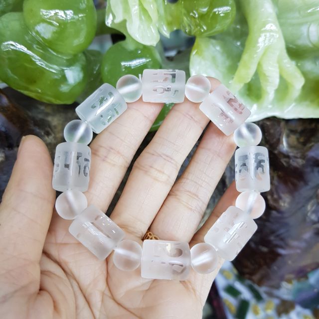 Vòng tay M.Não màu trắng nhám chạm kinh Phật hợp mệnh kim, thủy