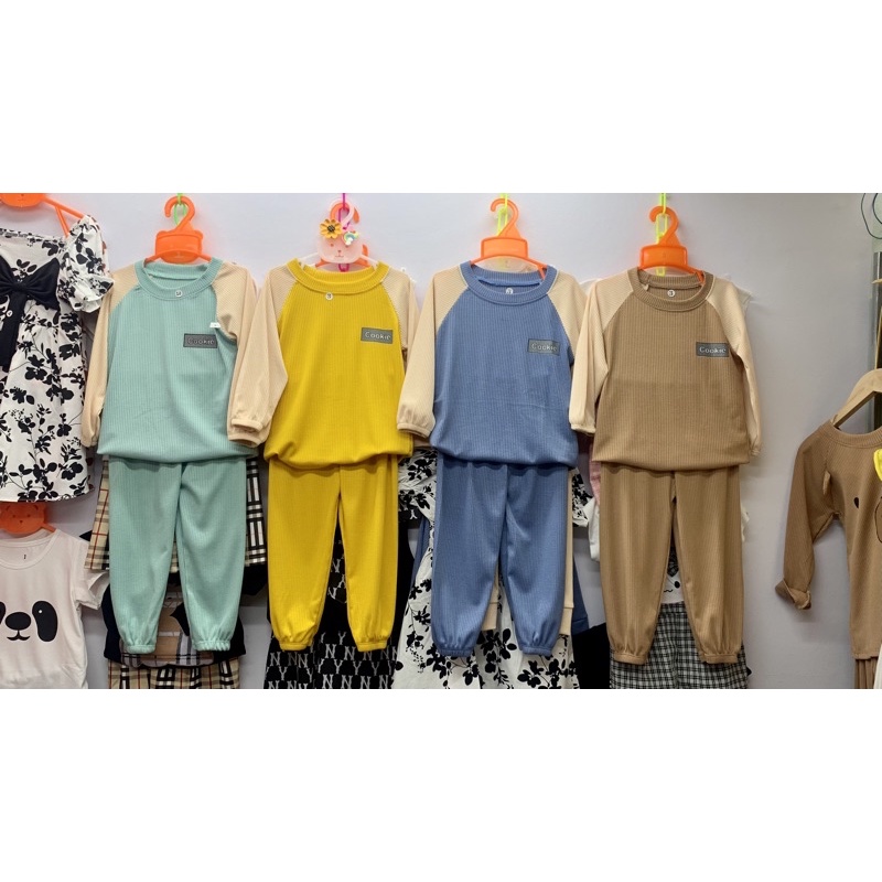 Bộ thu đông in logo Cookie cho bé, chất liệu len tăm cao cấp