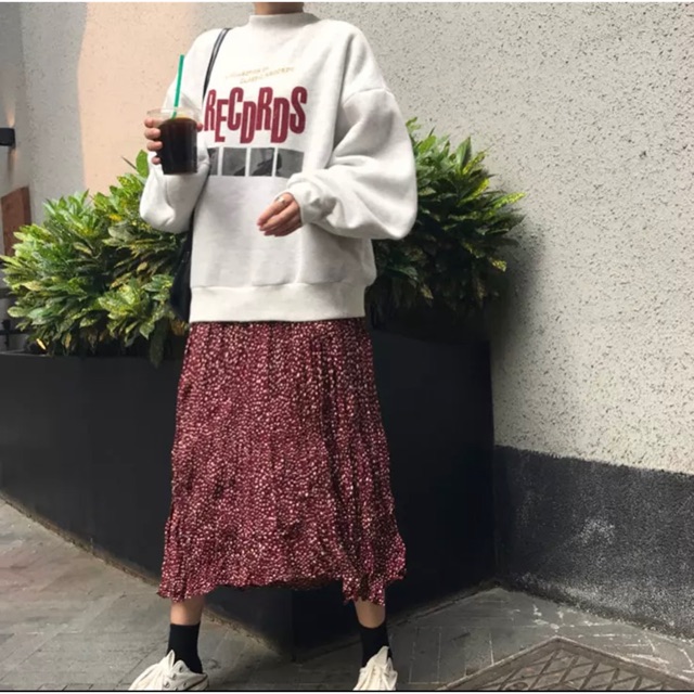 Áo nỉ + chân midi hoa nhí | BigBuy360 - bigbuy360.vn