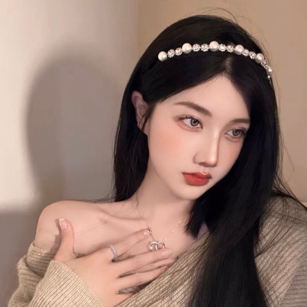 CB khuyên tai cho khách