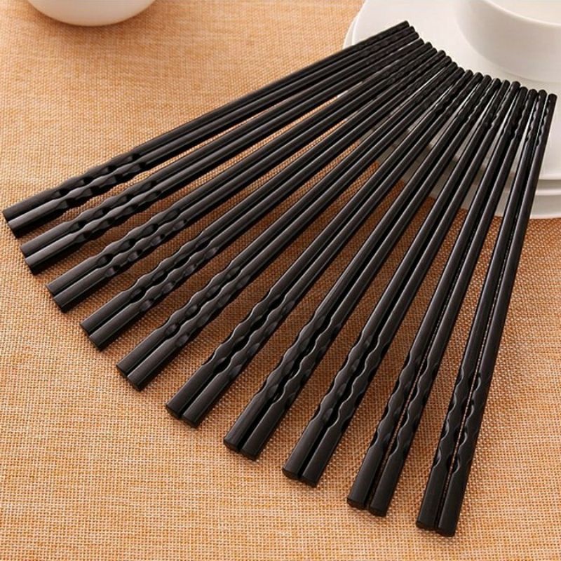 Set 10 đôi đũa nhựa đen xoắn dài 22.6cm (ĐŨA ĐEN XOĂN)
