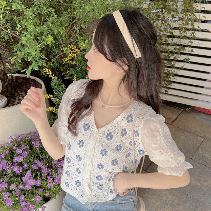 Áo Croptop Ngắn Tay Cổ Chữ V Thêu Họa Tiết Hoa Phối Nút Cài Phong Cách Pháp Ngọt Ngào Cho Nữ