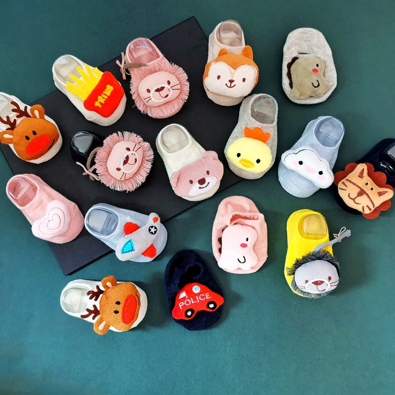 Vớ cotton đế thấp mềm mại chống trượt trang trí chữ và búp bê hoạt hình dễ thương dành cho trẻ em