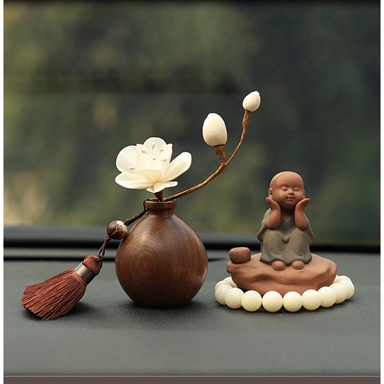 Tượng Phật, Chú Tiểu Hòa Thượng Trang Trí Ô Tô Xe Hơi Kèm Bình Hoa Mộc Lan Thơm Như Hình