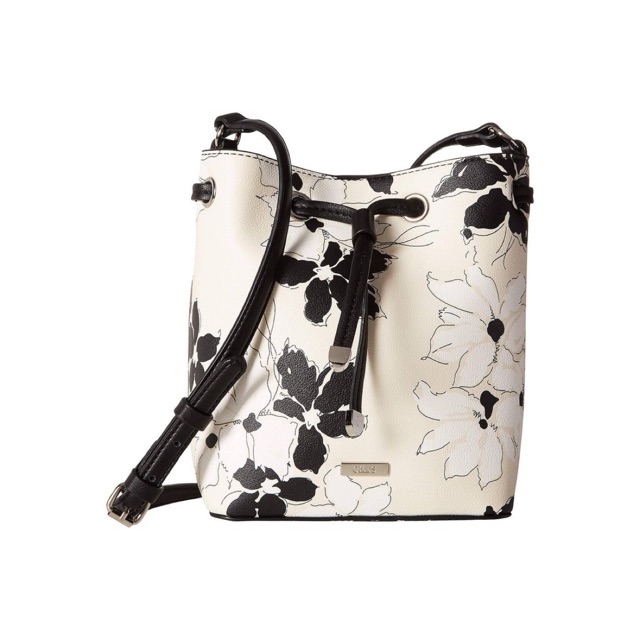 Túi bucket bag CHAPS đeo vai, hoa trắng đen