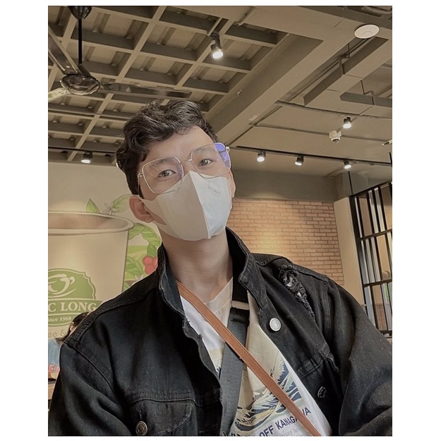 Kính mặt vuông gọng sắt