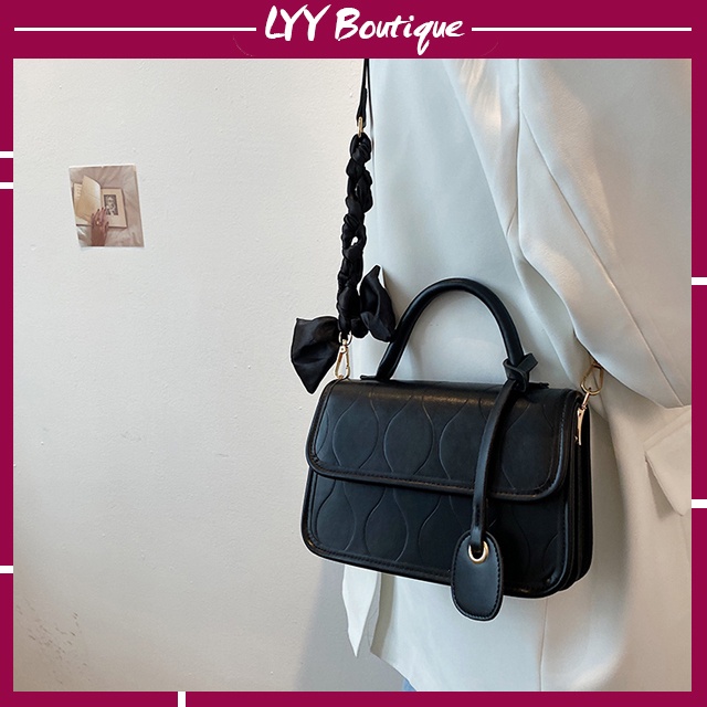 Túi nữ nắp gập kèm charm hai màu hot trend 2022, Túi xách nữ thiết kế thời trang dễ phối đồ LYY BOUTIQUE