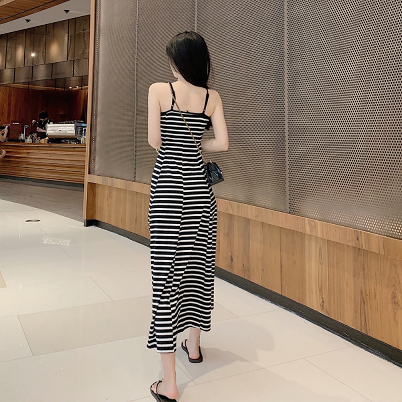 Đầm maxi hai dây cổ chữ V xẻ tà phong cách quyến rũ thời trang cho nữ