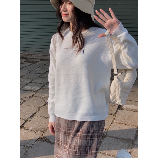 áo len trơn ngực thêu biểu tượng LEN 179 LOLLIE STUDIO