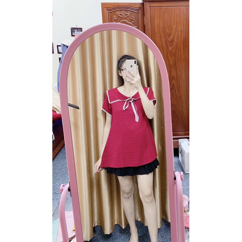 áo bầu suông,có lơ cổ và dây cột sau