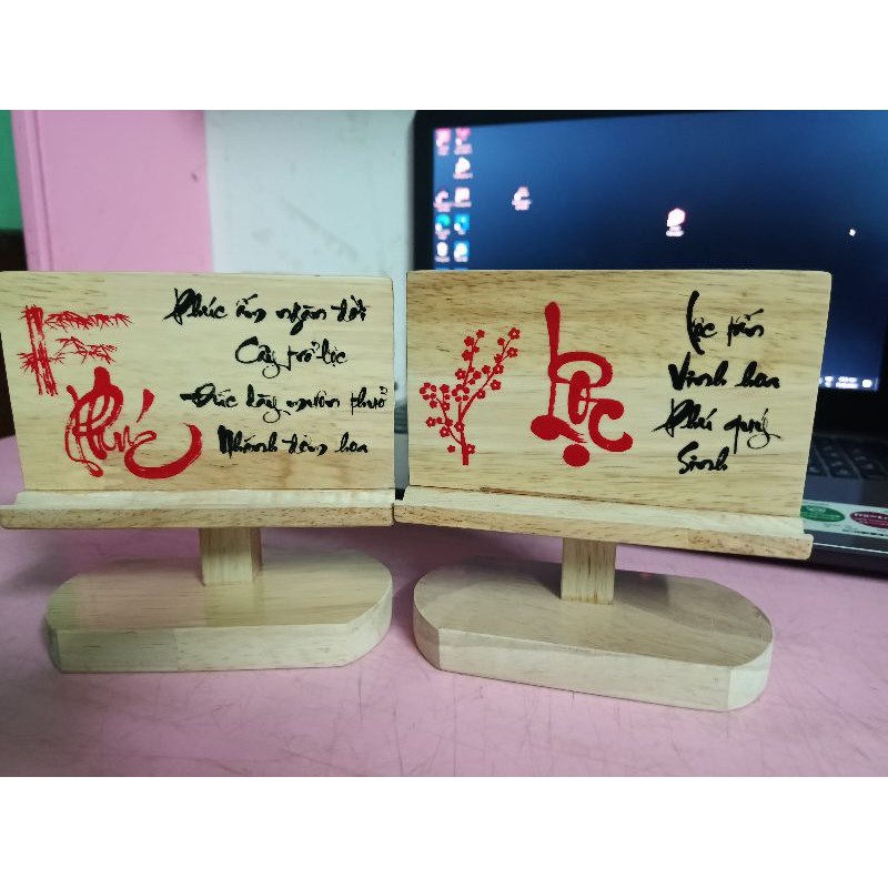 Giá đỡ điện thoại, Ipad, máy tính bảng bằng gỗ viết chữ thư pháp | BigBuy360 - bigbuy360.vn