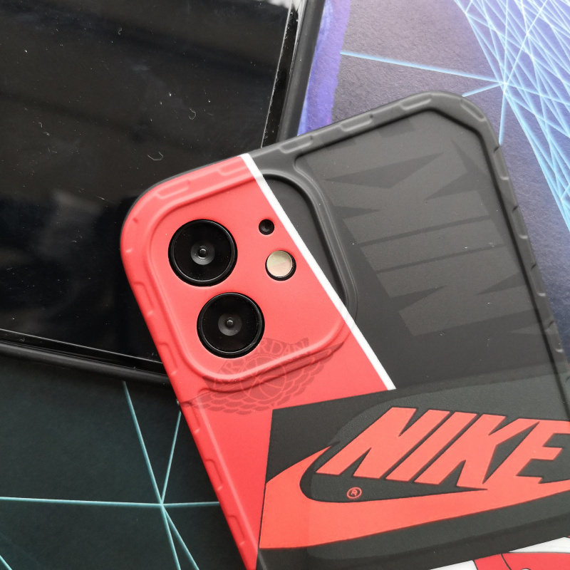 Ốp Điện Thoại Mềm In Hình Giày Sneaker Màu Đỏ Đen Cho iPhone 14 / 13 / 12 Pro MAX / 11 / 14 Pro / 13 Pro MAX