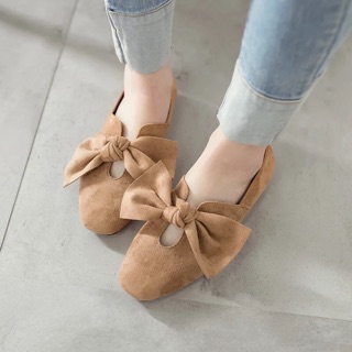 Giày bệt bít mũi nơ da lộn