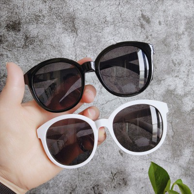 [CỰC SHOCK] KÍNH HOT GIRL VẠN NGƯỜI MÊ - KÍNH V TRÒN TRẮNG CỰC HOT | BigBuy360 - bigbuy360.vn