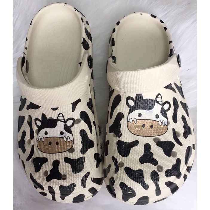 Dép sục Crocs hình bò sữa Style dễ thương