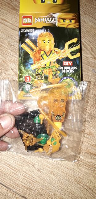 Lắp ráp 1 hộp LegoNinjago 0155E có nhiều chi tiết