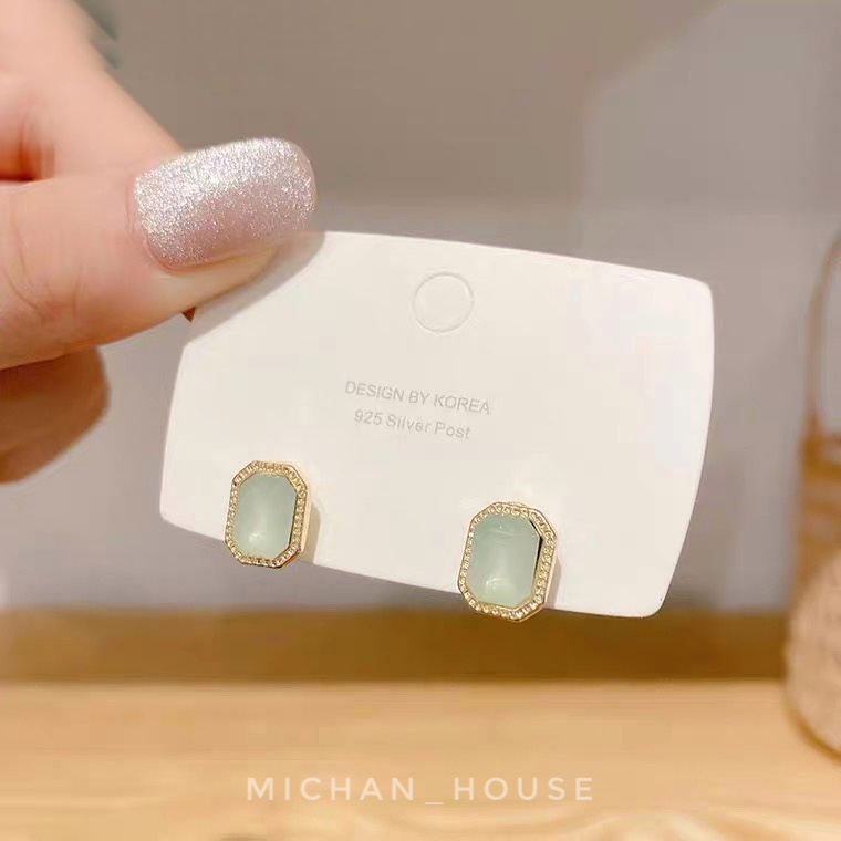 Hoa tai màu xanh nhẹ nhàng cho các bạn nữ