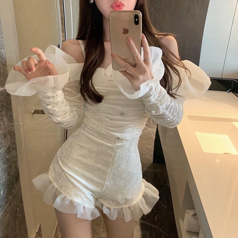 Bộ jumpsuit trễ vai bèo Jennie đen/trắng