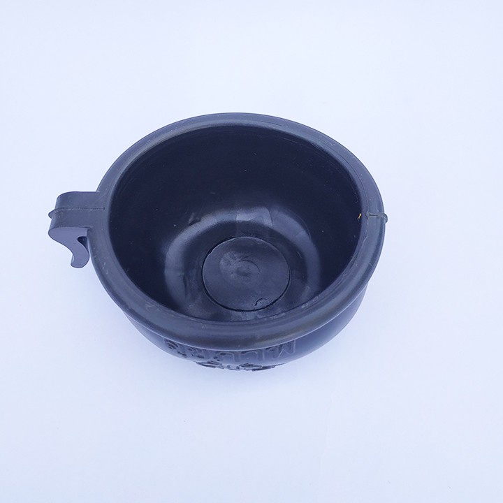 Gáo cao su cho gà ăn