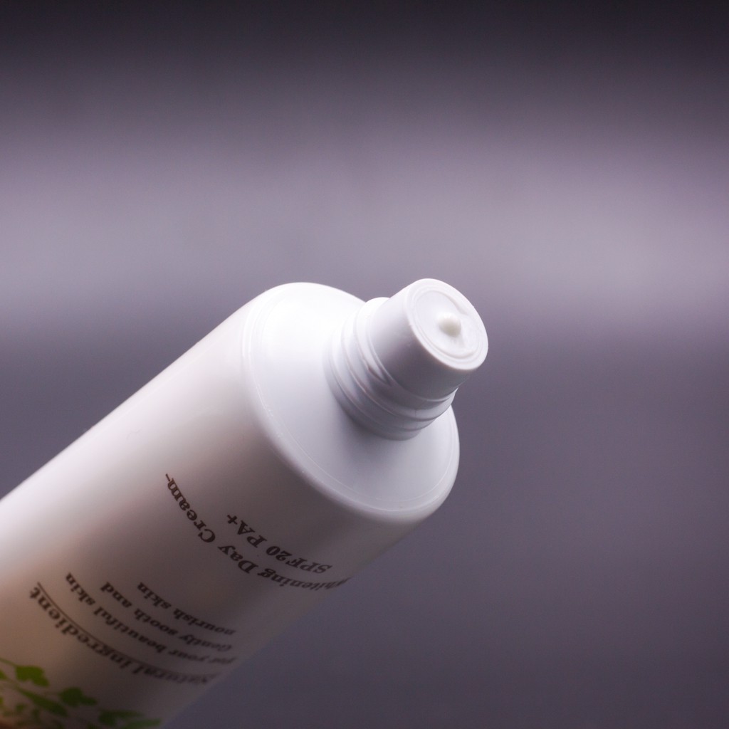 Kem Dưỡng Naris Nature Làm Sáng Da Ban Ngày SPF20 PA+ Whitening Day Cream SPF20 PA+ 40g