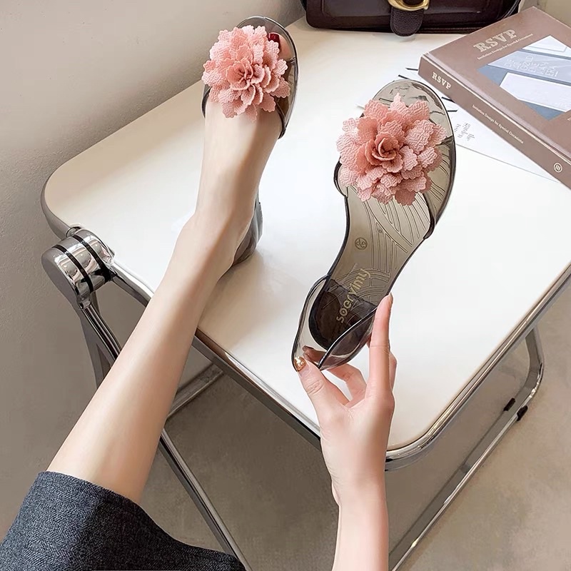 Giày nhựa dẻo thơm đính hoa vải hở mũi soervimy