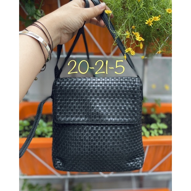 SALE- túi si da thật đan màu đen