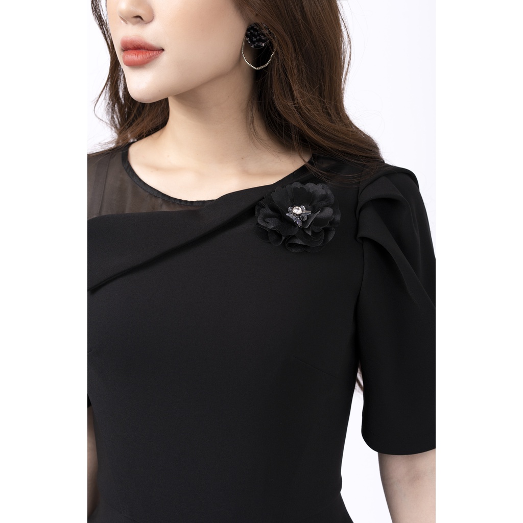 Đầm nữ dáng ôm Fiona, Váy body cổ phối trước ngực đính hoa trang trí FIONA F452248