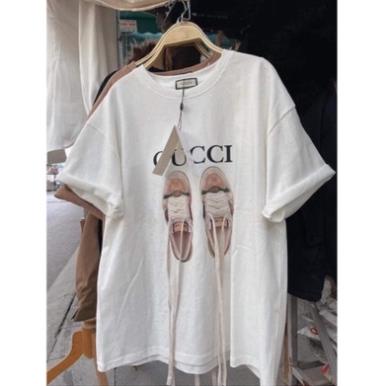 Áo phông hoạ tiết đôi giầy, chất đẹp không xù ko phai | BigBuy360 - bigbuy360.vn