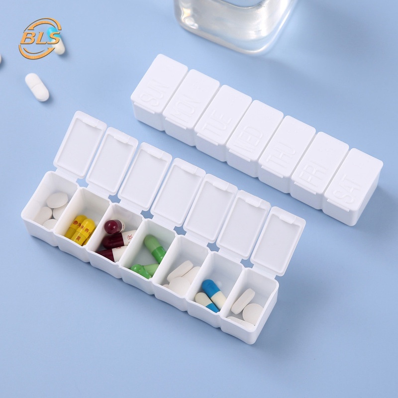 1 hộp đựng thuốc 7 ngăn tiện lợi