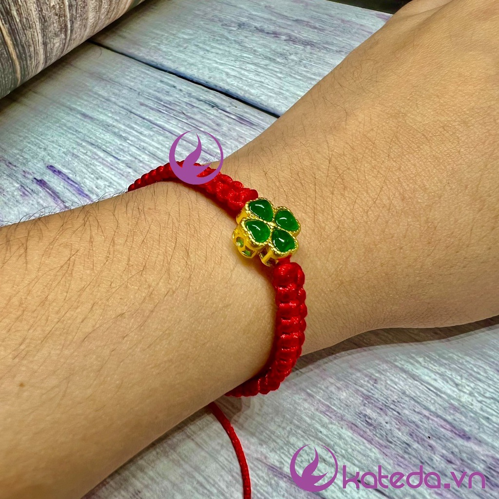 Vòng Tay KATEDA SHOP Tết Dây Chỉ Đỏ May Mắn Gắn Charm Cỏ Bốn Lá
