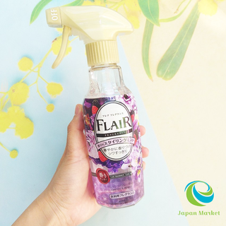 Xịt thơm và làm phẳng quần áo Flair Kao Nhật Bản hương Việt Quất