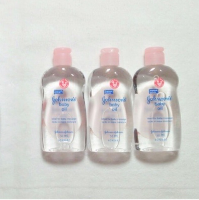 Dầu massage và dưỡng ẩm oil Johnson 50ml