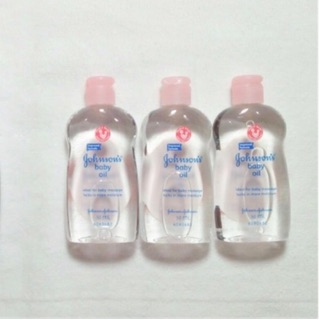 Dầu massage và dưỡng ẩm oil Johnson 50ml