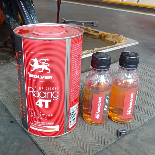 Nhớt Wolver Racing Synthetic 10W40  320009