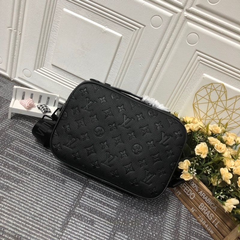 Túi đeo chéo nam Louis Vuitton LV da thật cao cấp thiết kế trẻ trung và năng động