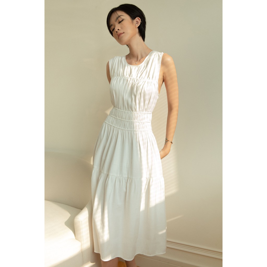 Đầm Trắng Sát Nách Hở Lưng EDINI - D1400 | BigBuy360 - bigbuy360.vn