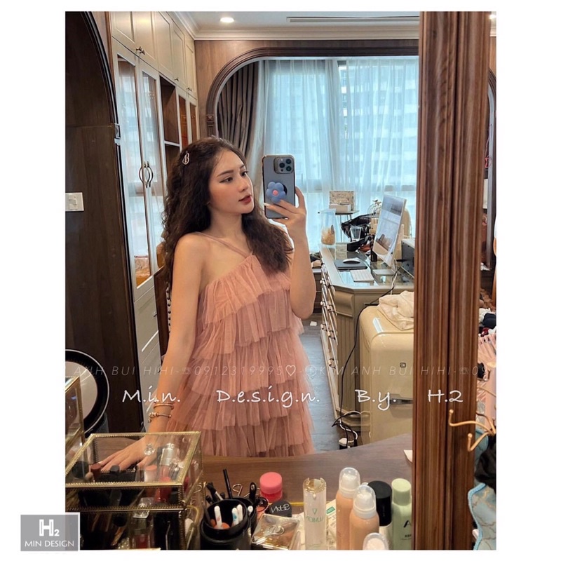 Váy cổ yếm tầng